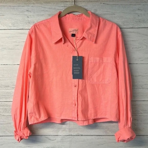 Universal Thread Cropped Button Down - Picture 3 of 6